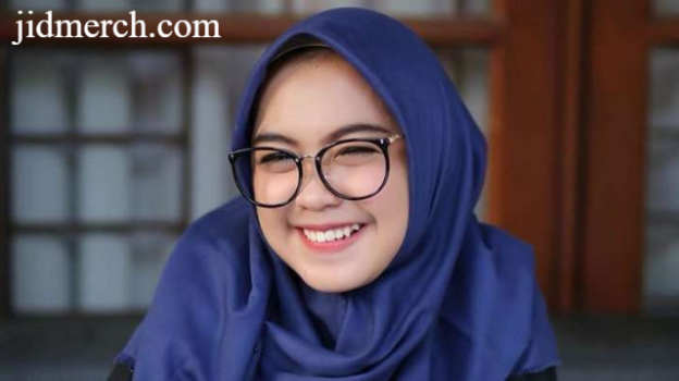 Tips Memilih Kacamata Ideal untuk Wajah Bulat Berhijab