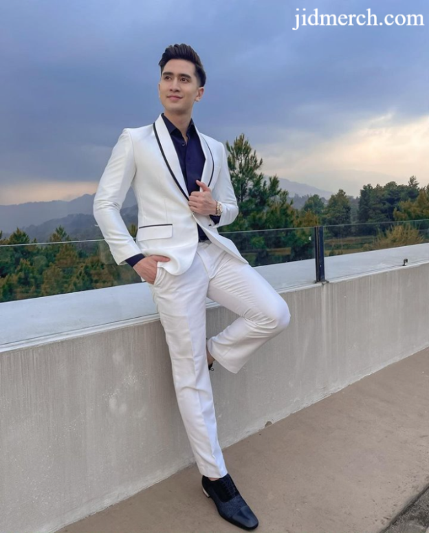 Tips Fashionable dengan Jas Putih